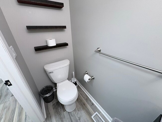 Building Photo - 1004 Longford Rd