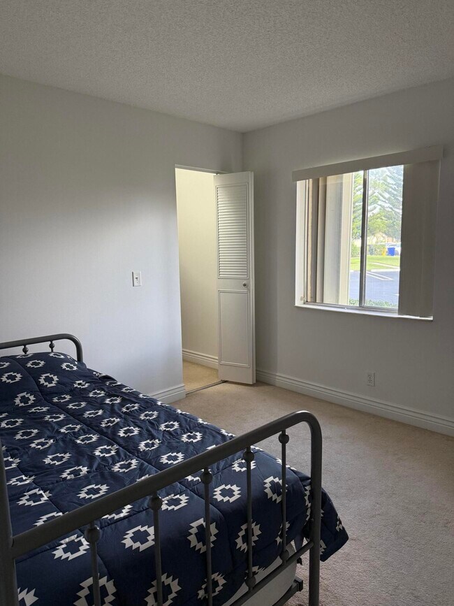 Building Photo - 307 Knotty Pine Cir