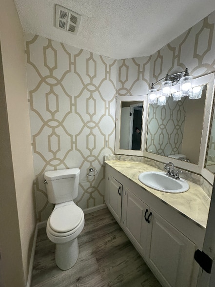 Building Photo - 2133 Quail Creek Dr