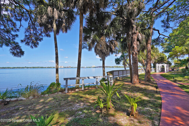 Building Photo - 225 S Tropical Trail