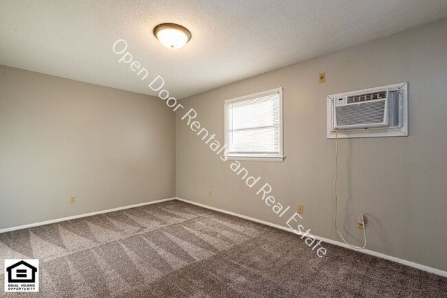 Building Photo - 922 East Ave