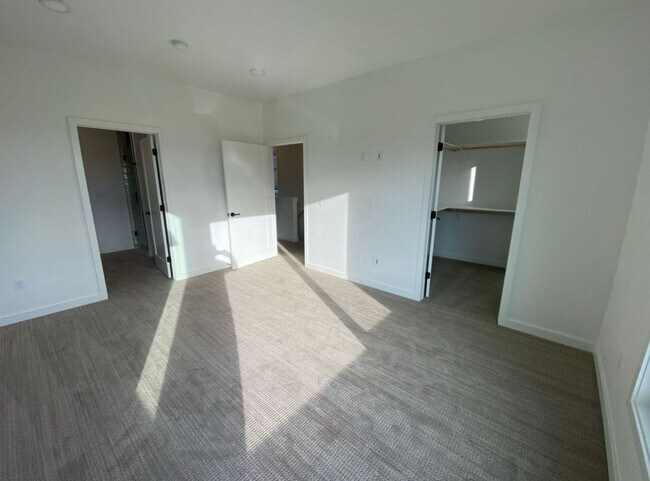 Building Photo - Single Family HOME with 3 Bedrooms 2 1/2 B...