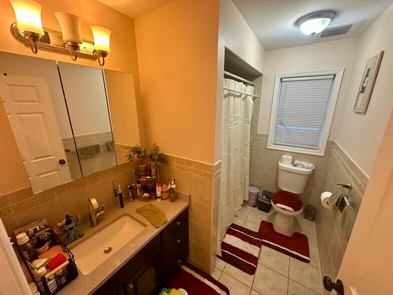 Building Photo - 327 Edgewood Rd