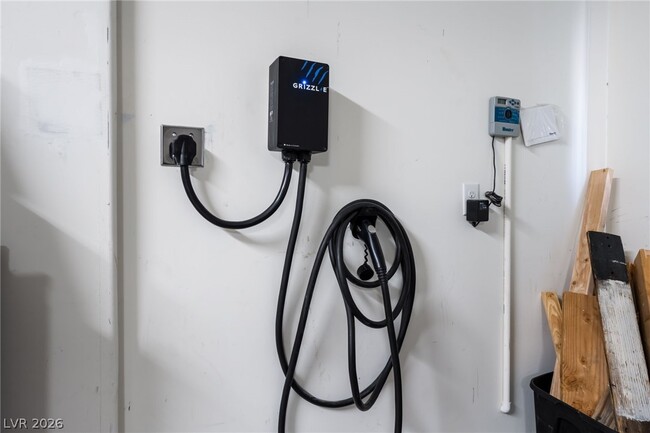 Building Photo - 7438 Ardenno St