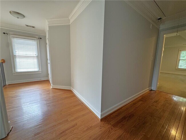 Building Photo - 871 Lenox Ct NE