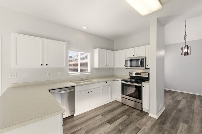 Building Photo - Beautiful Stroh Ranch 4 Bedroom, 2.5 Bath Home, Brand New Kitchen Appliances READY TODAY!