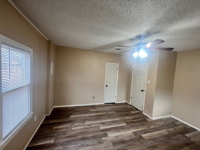 Building Photo - 119 S 5th St