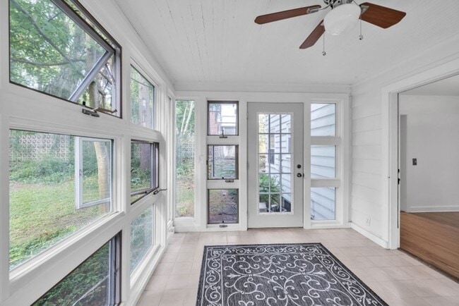 Building Photo - Charming 2 Bed 2 Bath House in the Heart of Madison - Fully Furnished!