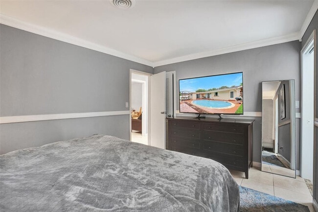 Building Photo - 6210 NE 21st Rd