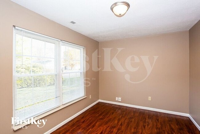 Building Photo - 12645 Roan Ln