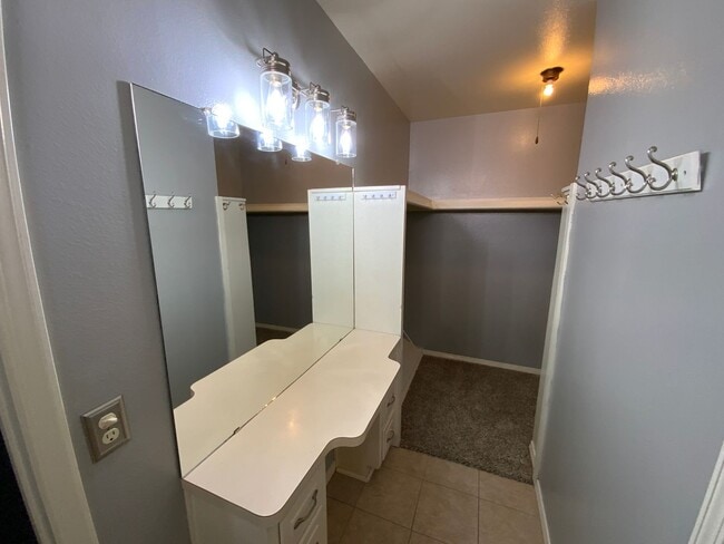 Building Photo - 3 Bedroom Single Story Home Available Near Louisiana Blvd NE & Candelaria Rd NE!