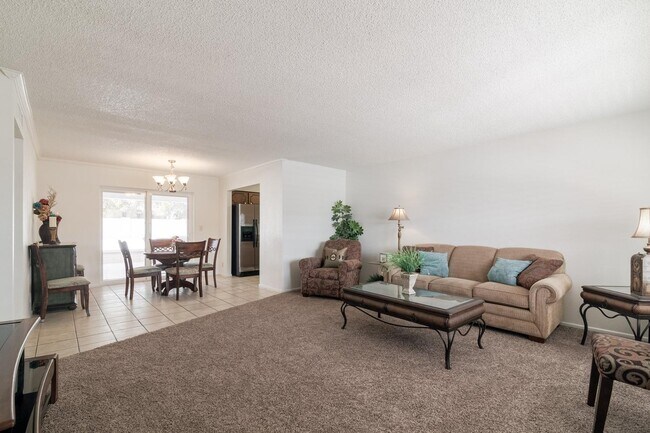 Building Photo - 4422 E Escondido Ave