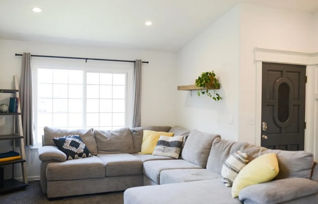 Building Photo - 3135 Fairmont Dr