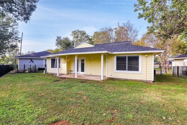 Building Photo - 3535 Balboa Cir