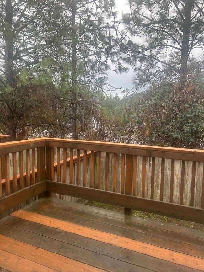 Building Photo - (870) College Street Duplex - 4 Bedroom / 2 Bathroom