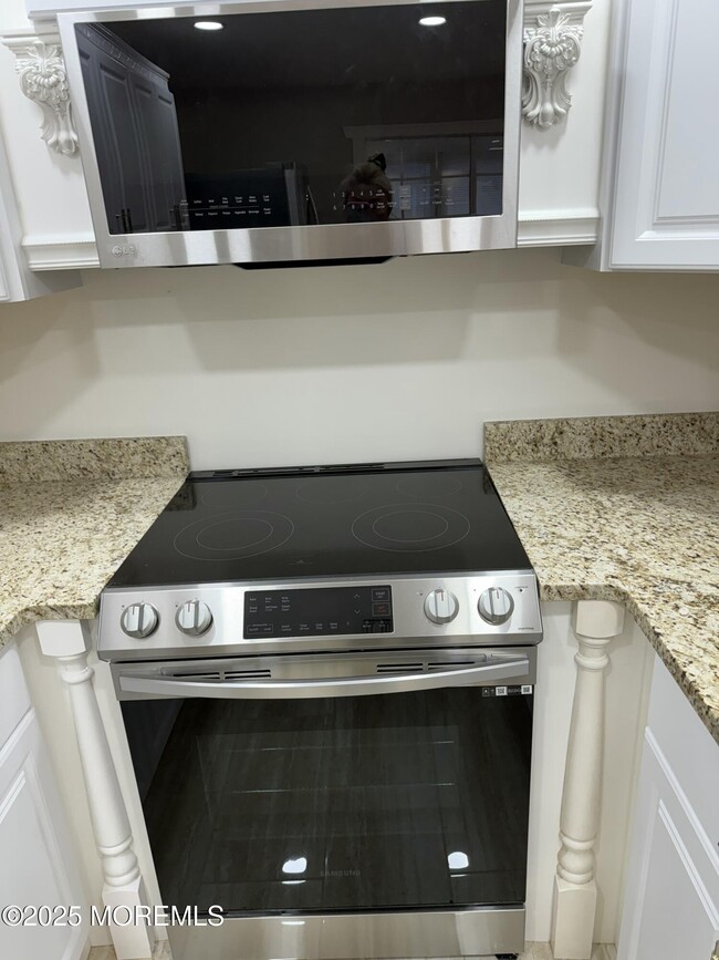 Building Photo - 144B Farrington Ct