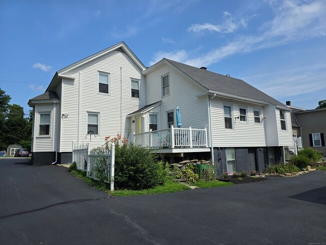Building Photo - 85 Maple St
