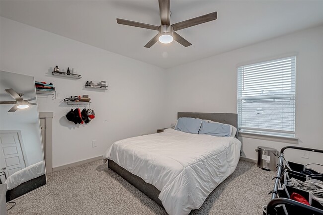 Building Photo - 6850 Amber Clf Ln