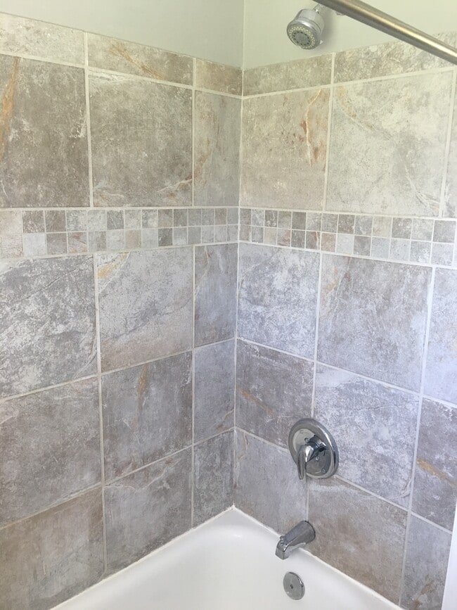 Building Photo - 4409 N Pine St