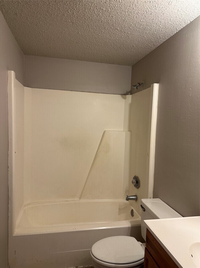 Building Photo - 10104 Waterstone Dr