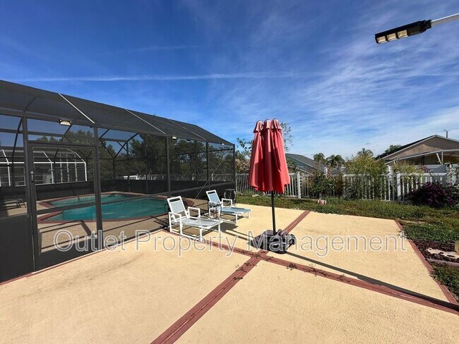 Building Photo - 645 Majesty Dr