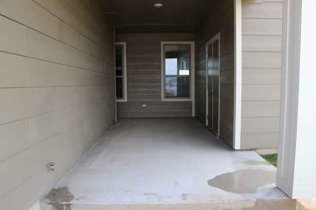 Building Photo - 748 Westfield Blvd