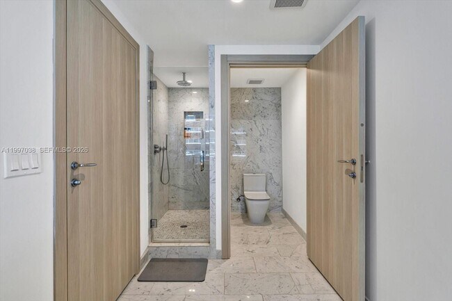 Building Photo - 1000 Brickell Plaza