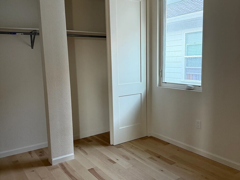 Building Photo - 1869 Ocean View Ave