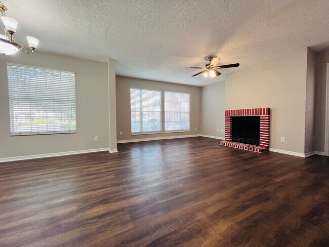 Building Photo - 645 Stafford Terrace