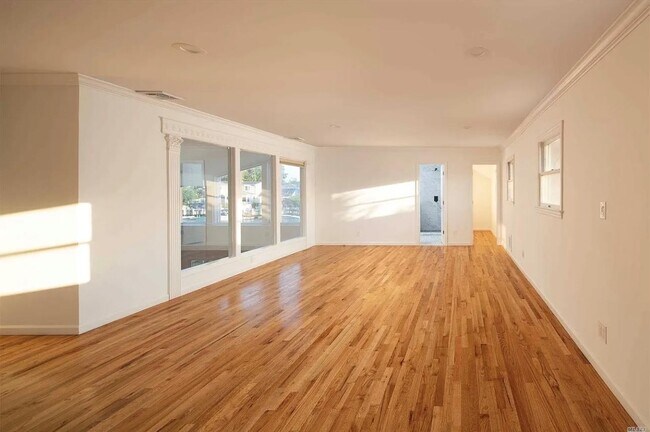 Building Photo - 4488 Merrick Rd