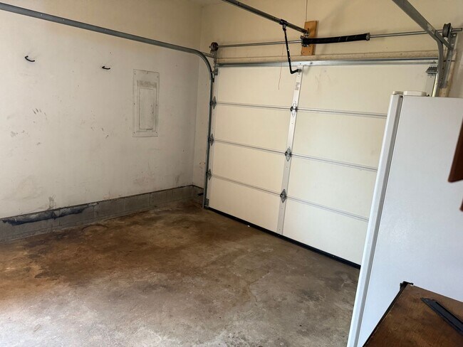 Building Photo - Charming 3 Bedroom, 1.5 Bath Ranch-Style Home