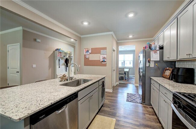 Building Photo - 286 Belmont Dr