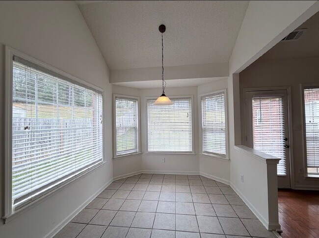 Building Photo - 3 bed, 3 bath with a bonus area over 2,000 Sq/ft in Cordova