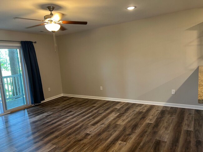 Building Photo - 3 Bedroom, 2 Bath, Condo at Tullamore Lakes in Sun Colony. Available now@