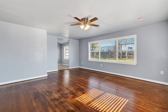 Building Photo - 1205 Alpha Dr