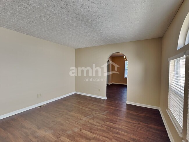 Building Photo - 2419 Hoose Dr