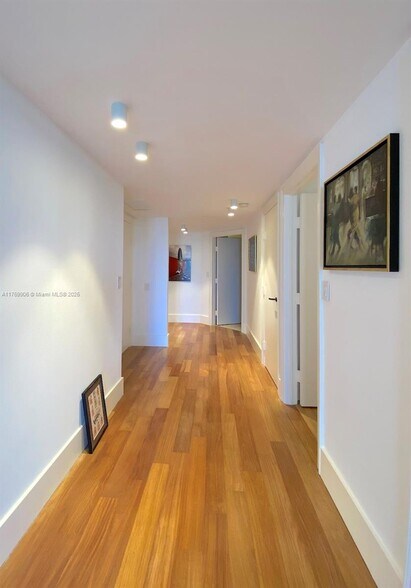 Building Photo - 430 Grand Bay Dr