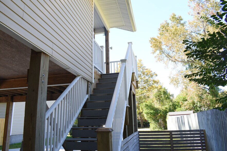 Building Photo - 2109 Wisteria Dr