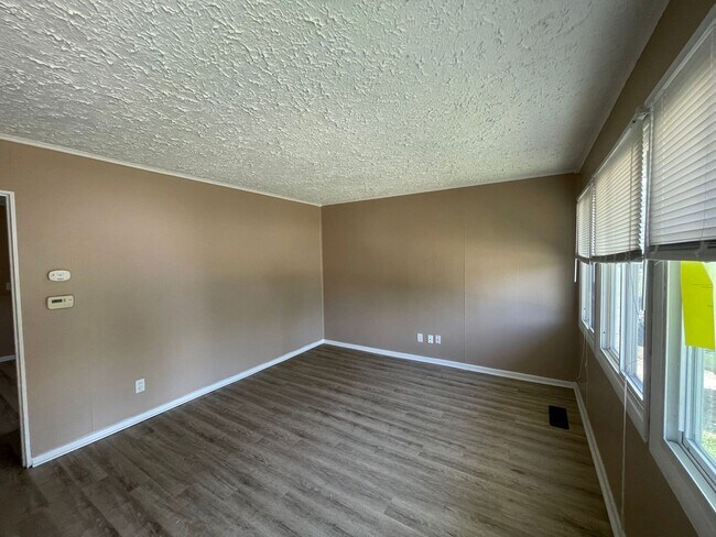 Building Photo - 4910 Porterfield Dr