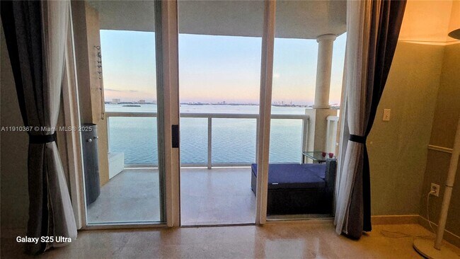 Building Photo - 1625 Kennedy Cswy