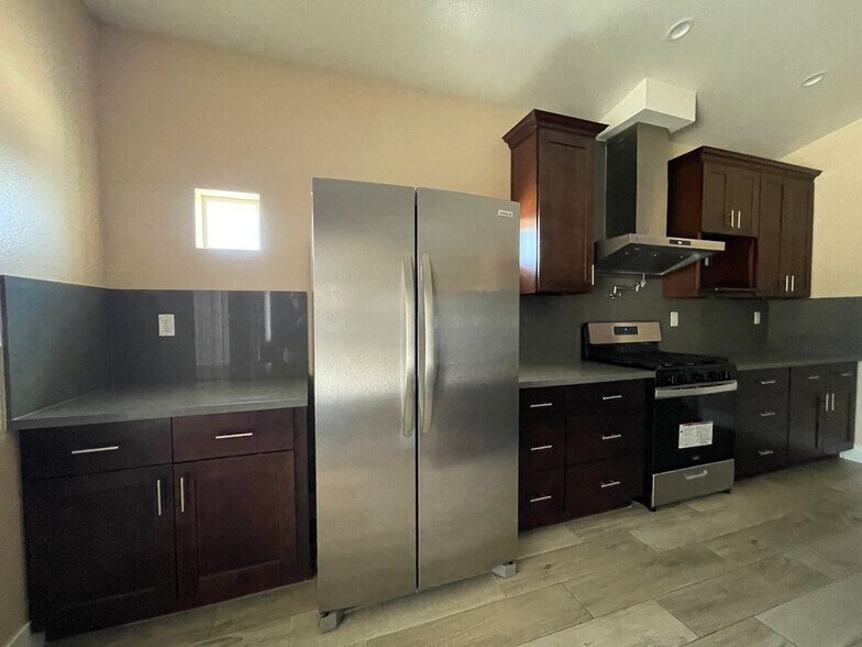 Building Photo - 17515 Live Oak St