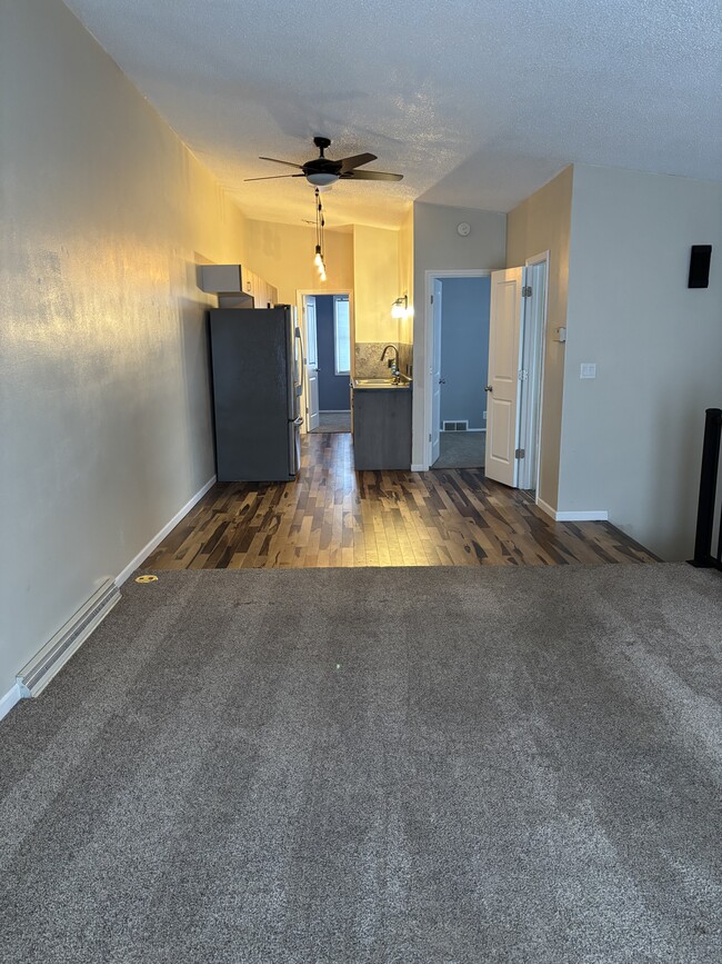 Living room/ kitchen - 208 Lox Ct