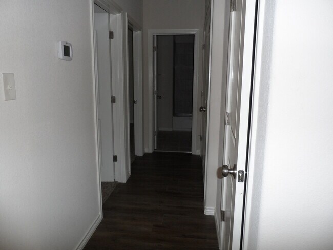 Building Photo - 1208 Country Club Rd