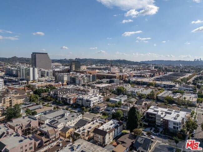 Building Photo - 361 Salem St