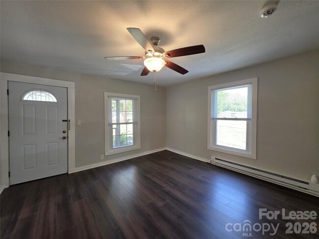 Building Photo - 337 Fox St SW