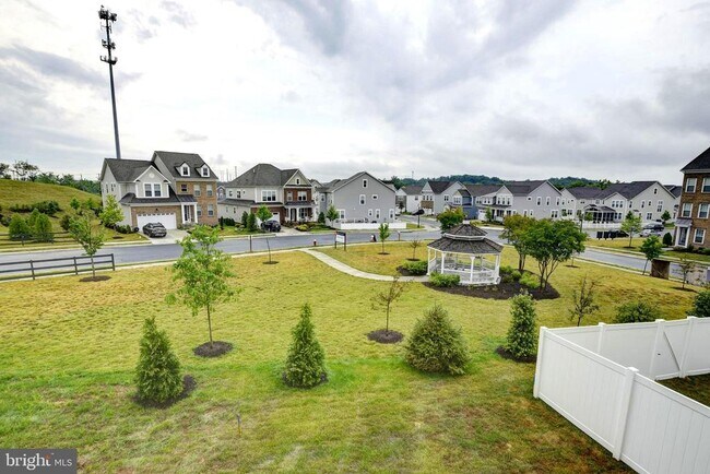 Building Photo - 42932 Running Creek Square