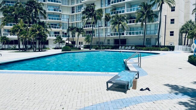 Building Photo - 2451 Brickell Ave