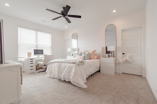 Building Photo - 2107 Parnell Dr