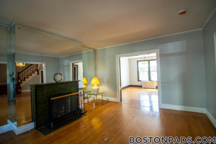 Building Photo - 24 Leamington Rd