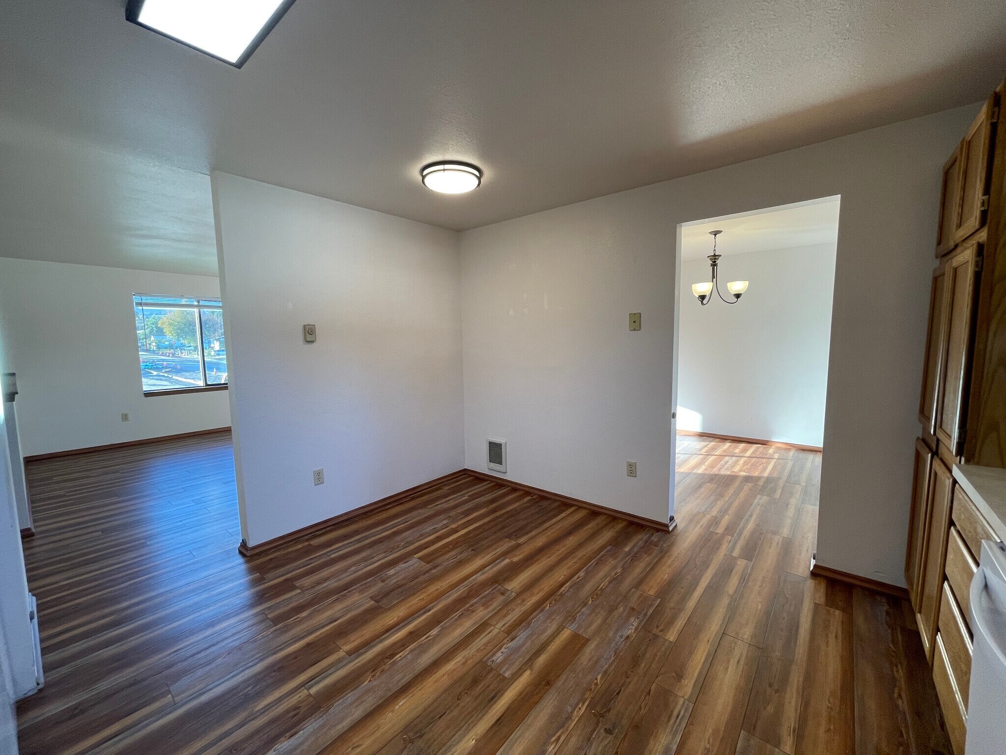 Building Photo - 609 Princeton Ave N